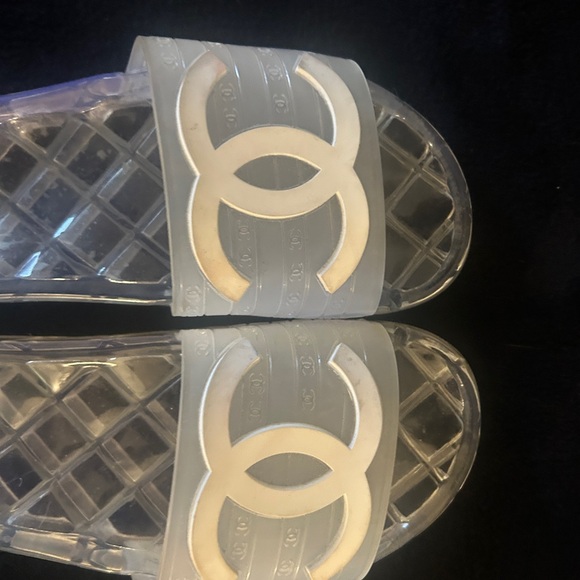 CHANEL Transparent Slides with White Logo - Picture 4 of 4